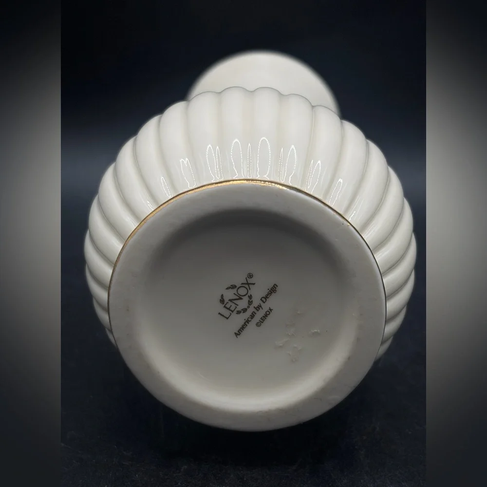 Lenox Ivory Beaded Porcelain Gold Tone Trim Tabletop Bud Vase Vessel Tableware